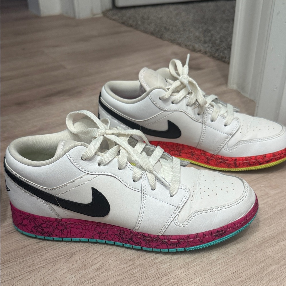 Nike White Sneakers with Black Swoosh and Multicolor Soles
